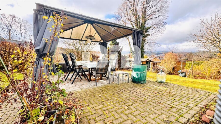 Modernisiertes Einfamilienhaus auf Traumgrundstück mit Wärmepumpe BJ 2025 + PV Anlage / Speicher - Freisitz / Pavillon